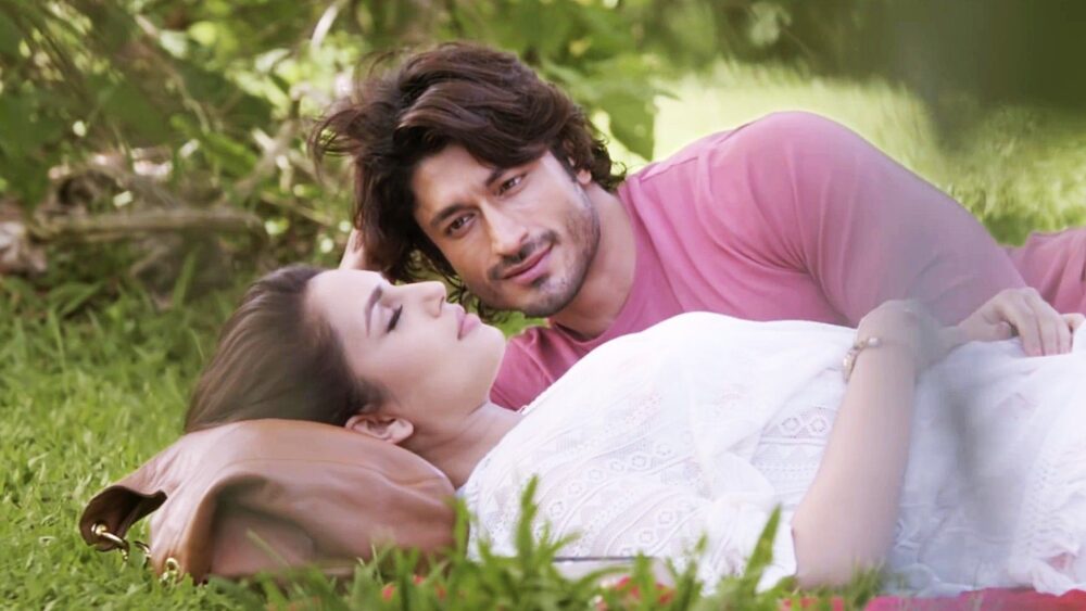 (bf gf love status in hindi )