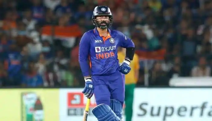 dinesh karthik in hindi